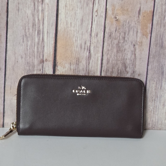 Coach Brown ZipAround Wallet EUC - Picture 1 of 14
